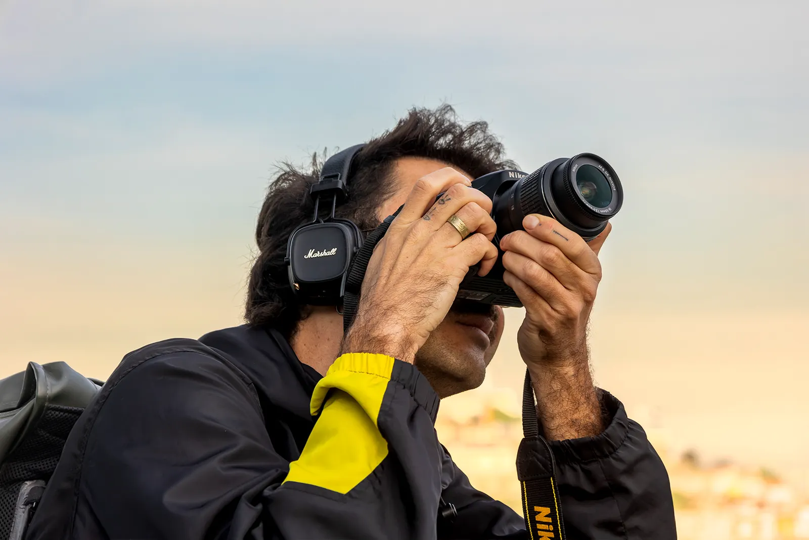 aluno a aprender a usar a câmara fotográfica