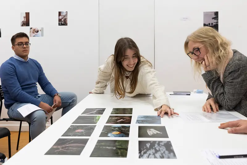 Trabalho de formandos do Programa de Estudos para Mulheres na Fotografia